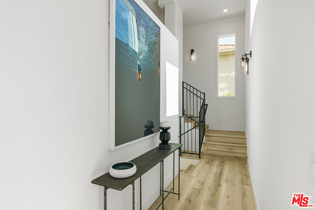 14652 West Sara Lane Panorama City, CA 91402 - Photo 25 of 33 a view of entryway