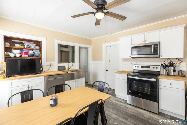 $455,000 | 20 Pleasant Street, Windsor Locks, CT 06096