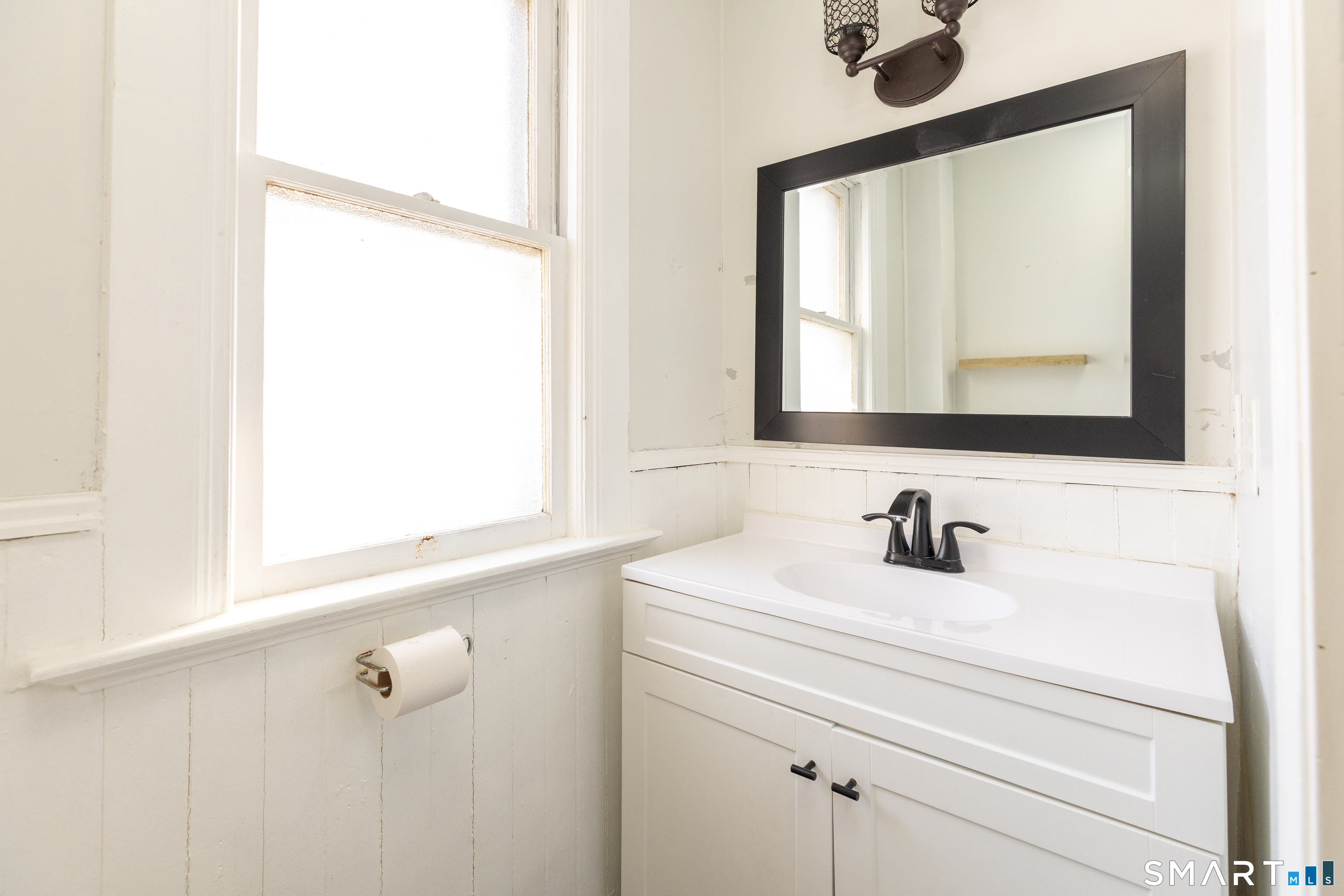 20 Pleasant Street Windsor Locks, CT 06096 - Photo 9 of 30