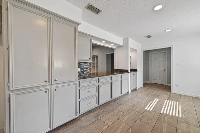 $2,000 | 11811 Beverly Drive, Houston, TX 77065