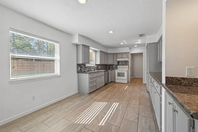 $2,000 | 11811 Beverly Drive, Houston, TX 77065