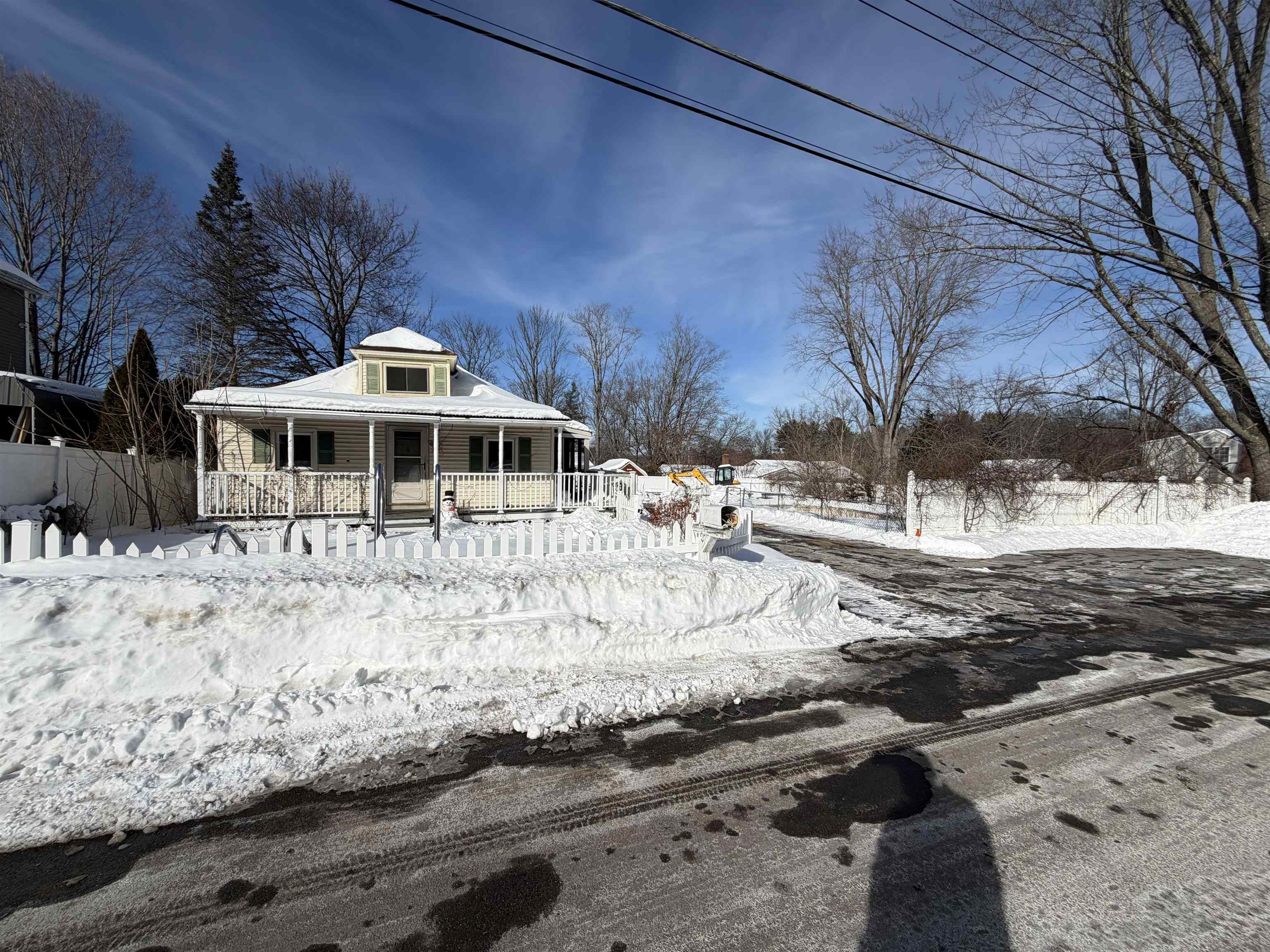 38 Bell Street Nashua, NH 03064 - Photo 2 of 20