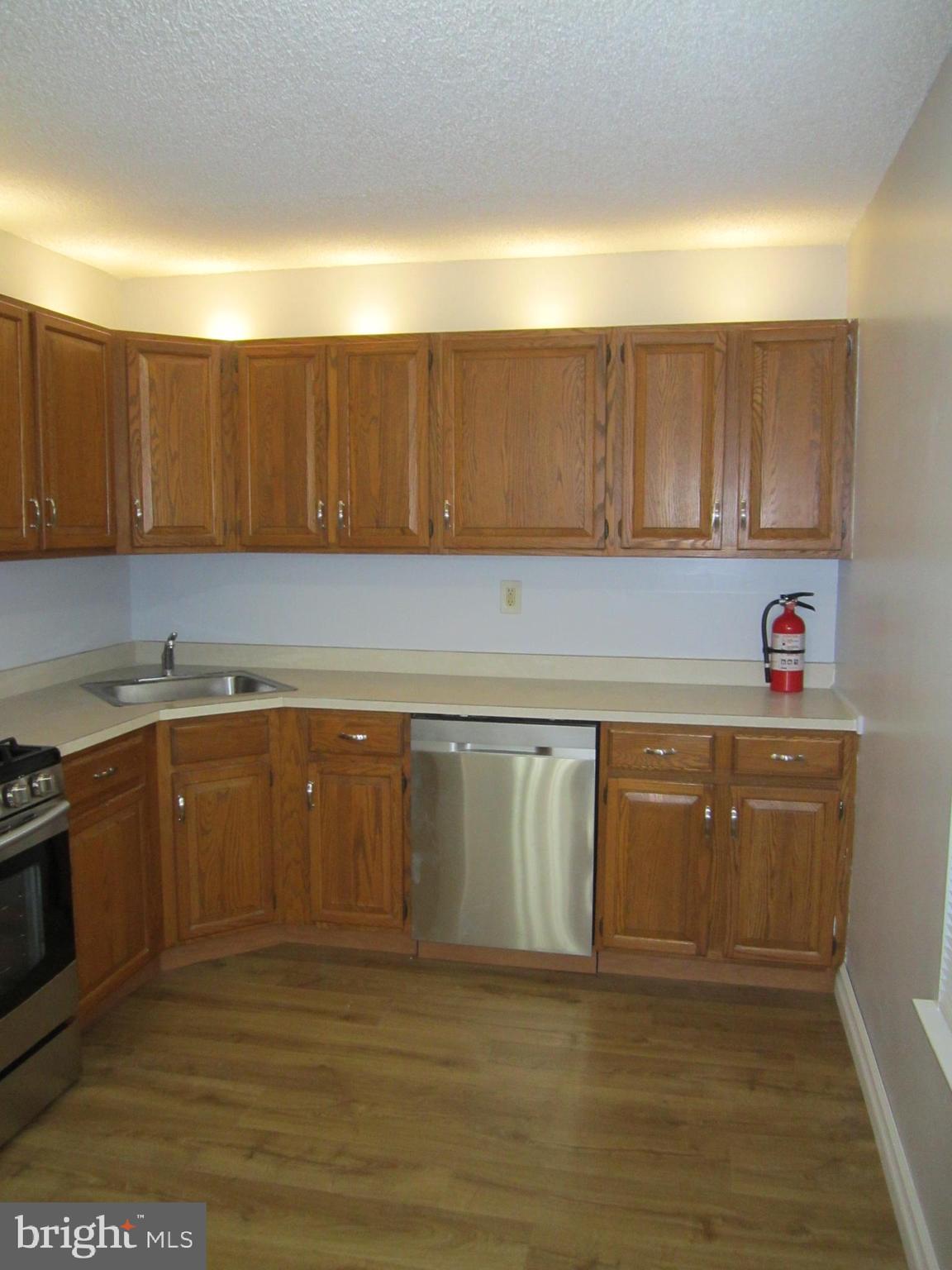 92 Versailles Court Hamilton, NJ 08619 - Photo 6 of 28