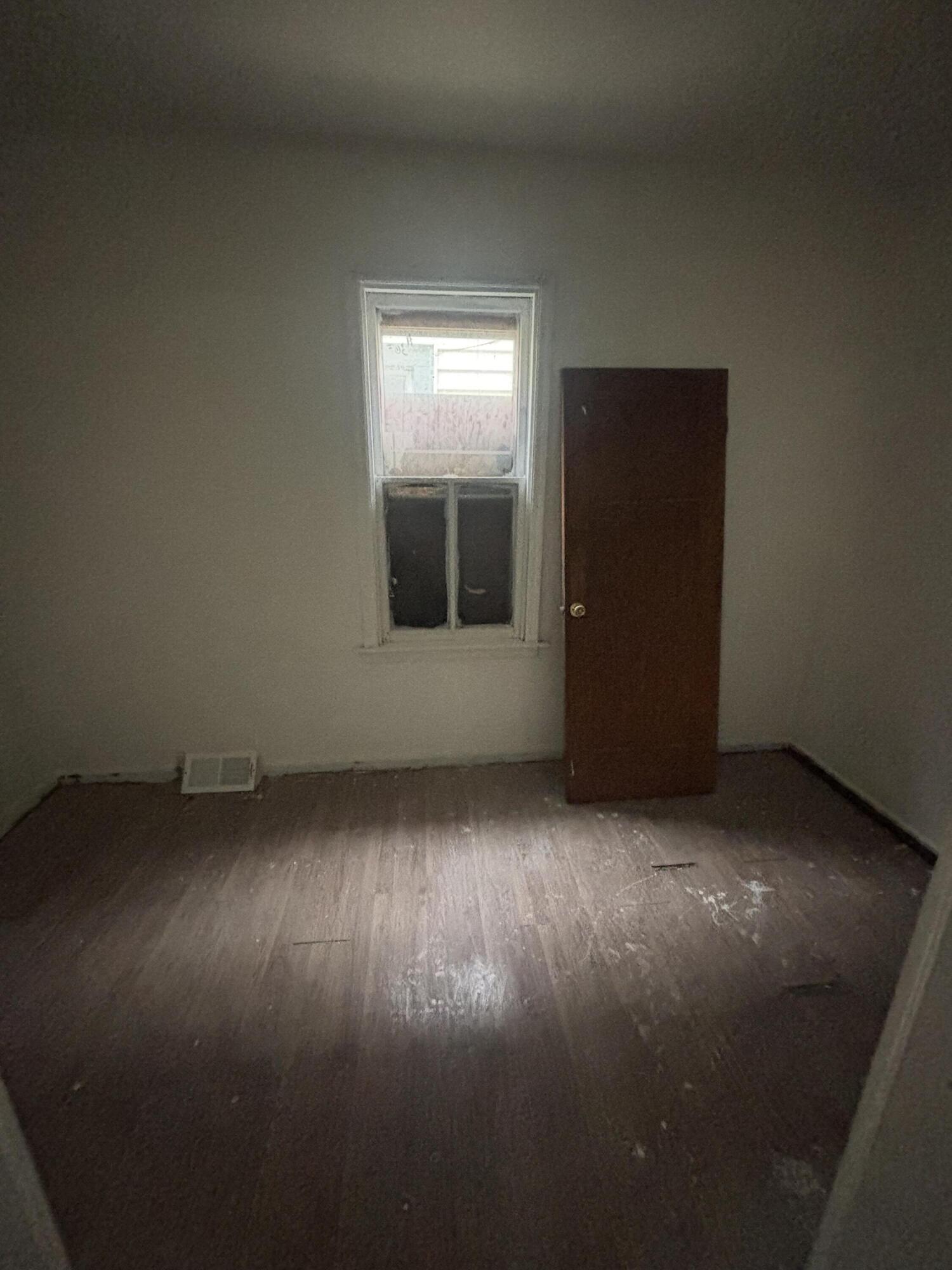 2966 North 23rd Street Milwaukee, WI 53206 - Photo 5 of 14 Bed 1