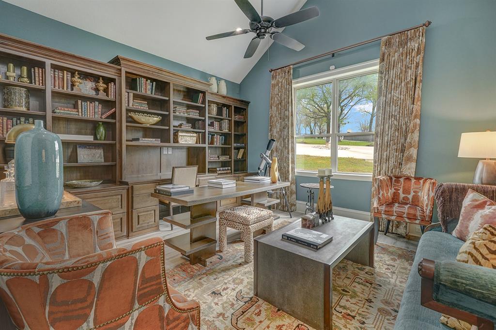145 Lakeside Lane Gainesville, TX 76240 - Photo 25 of 39 Private office adjacent to Primary room