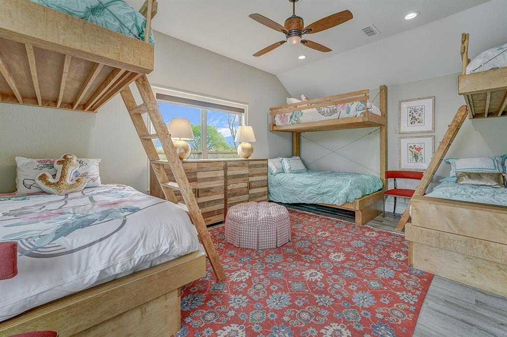 145 Lakeside Lane Gainesville, TX 76240 - Photo 32 of 39 Bunk room upstairs