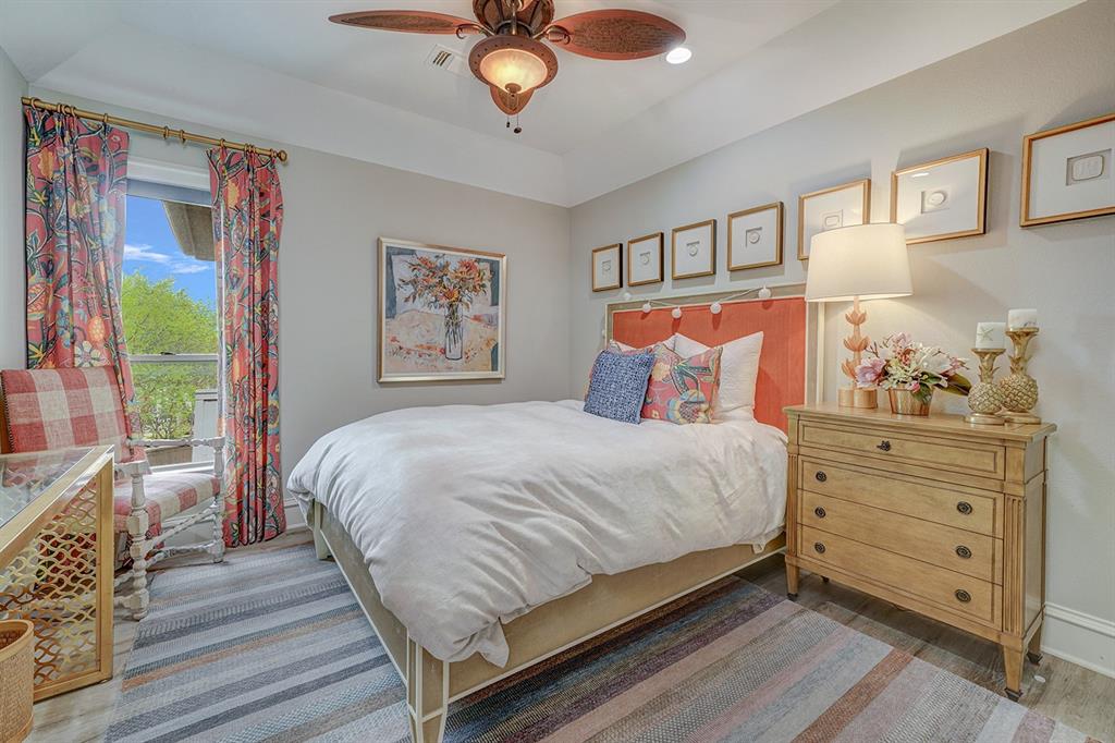 145 Lakeside Lane Gainesville, TX 76240 - Photo 34 of 39 Guest bedroom upstairs