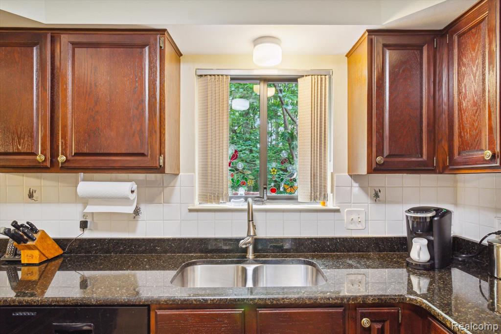2220 Hickory Leaf Drive Rochester Hills, MI 48309 - Photo 23 of 60