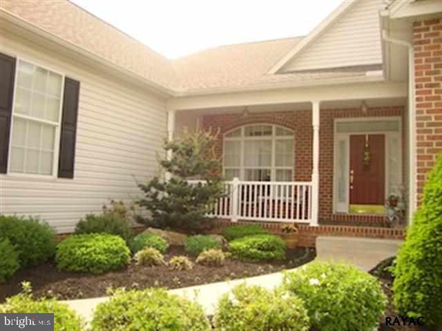 1238 Laurel Oak Lane York, PA 17403 - Photo 4 of 33 Gallery Image 4