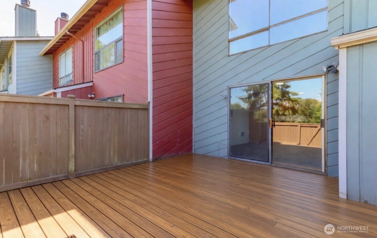 25014 Lake Fenwick Road, Unit 28 Kent, WA 98032 - Photo 28 of 35