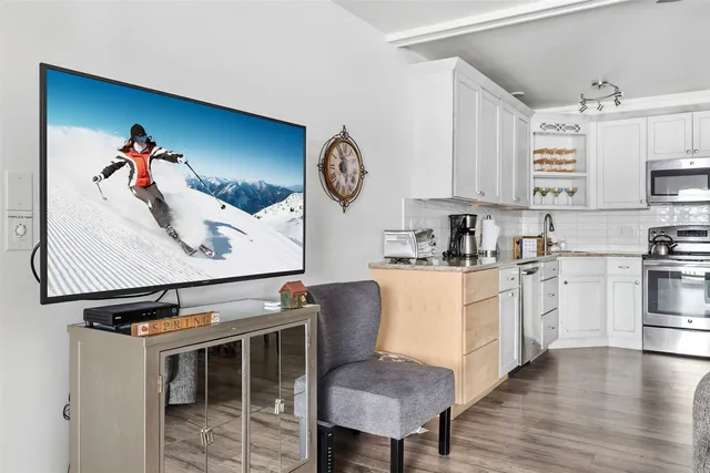 $685,000 | 401 West La Bonte Street, Unit 202, Dillon, CO 80435