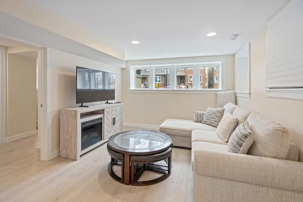 $1,900 | 5219 West Deming Place, Unit G, Chicago, IL 60639