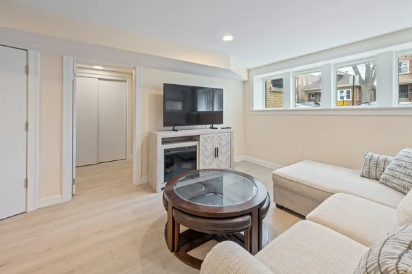 $1,900 | 5219 West Deming Place, Unit G, Chicago, IL 60639