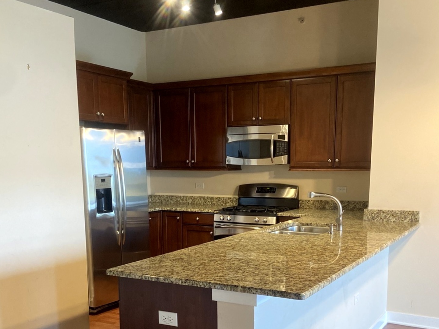 450 Village Center Drive, Unit 302 Burr Ridge, IL 60527 - Photo 5 of 19