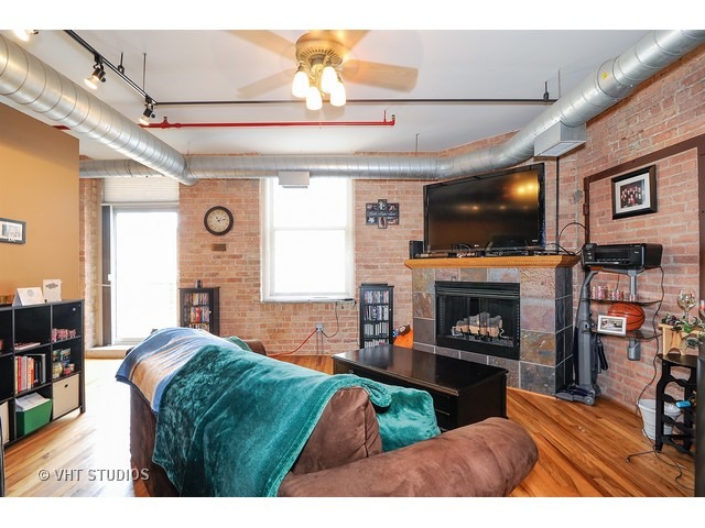420 South Clinton Street, Unit 605A Chicago, IL 60607 - Photo 2 of 10