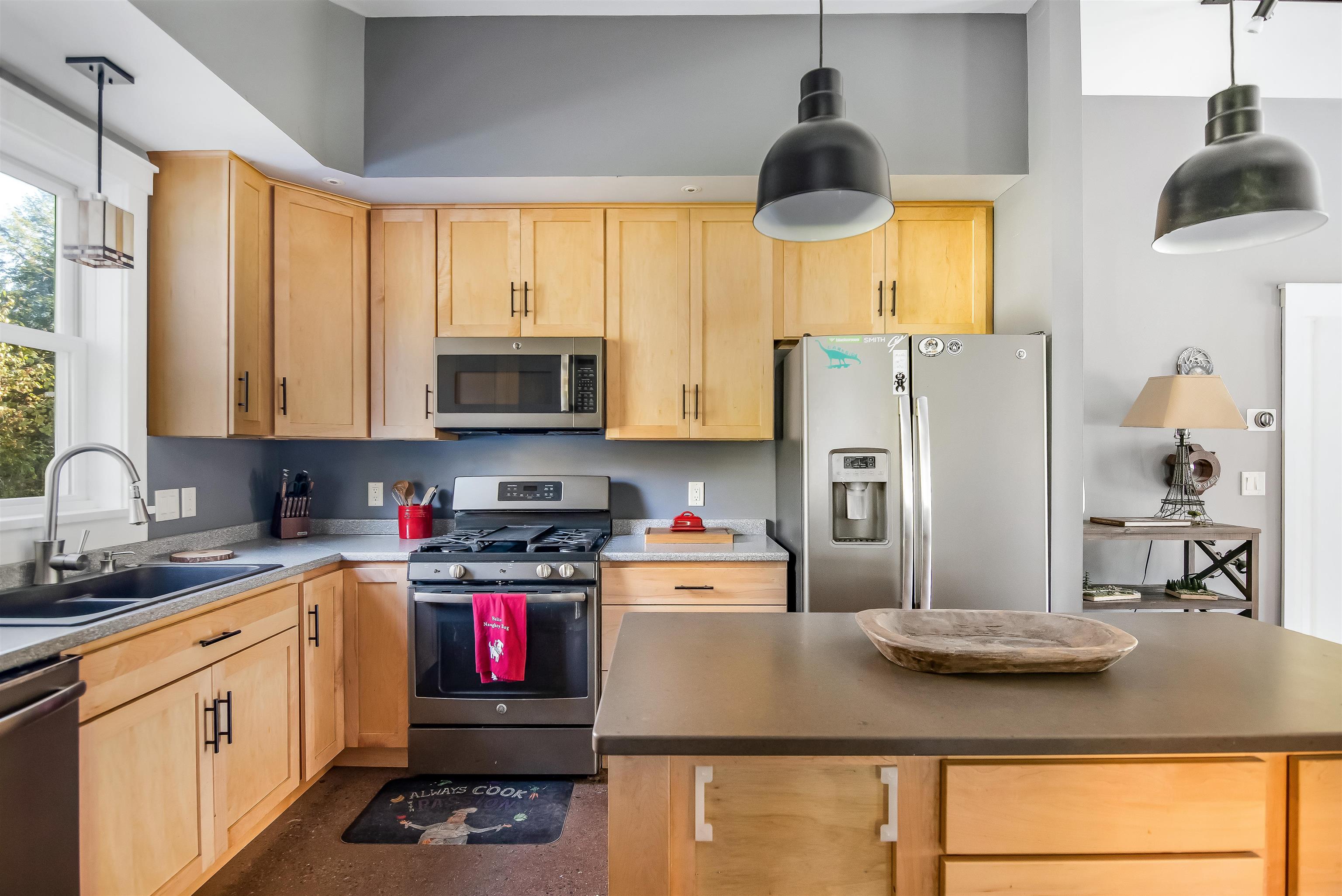 580 Moren Loop Morristown, VT 05661 - Photo 2 of 35