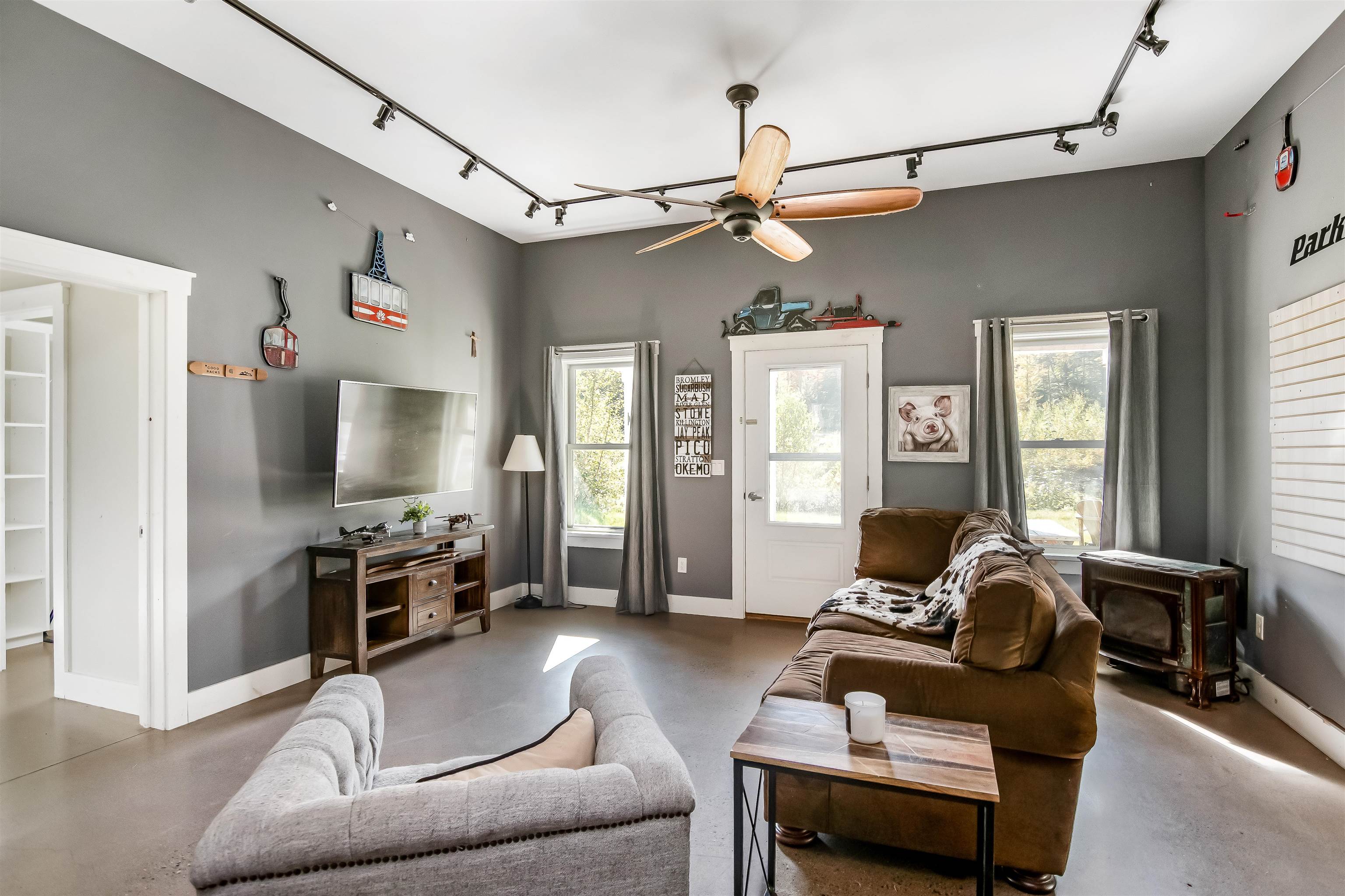 580 Moren Loop Morristown, VT 05661 - Photo 3 of 35