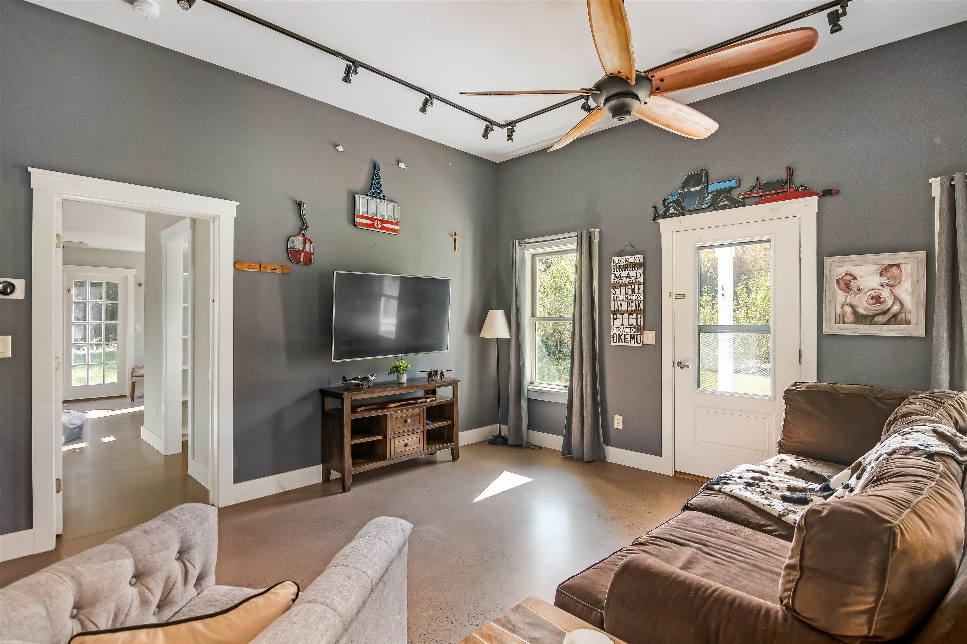 580 Moren Loop Morristown, VT 05661 - Photo 4 of 35