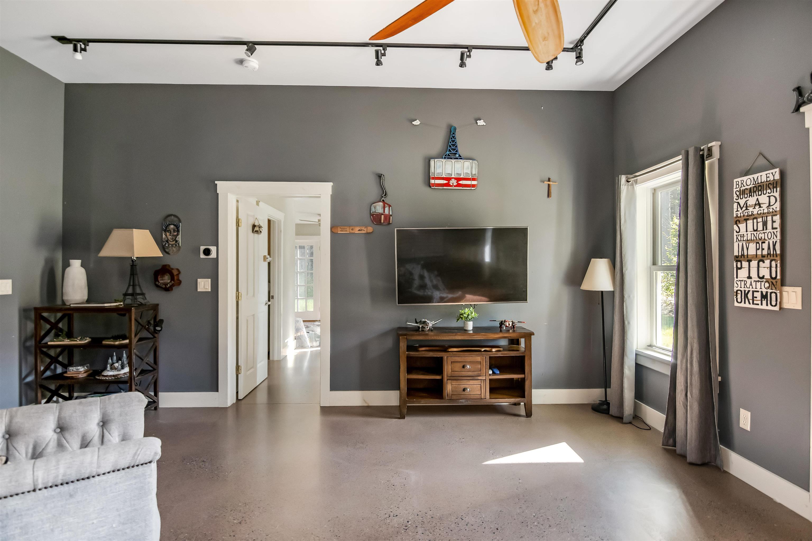 580 Moren Loop Morristown, VT 05661 - Photo 5 of 35