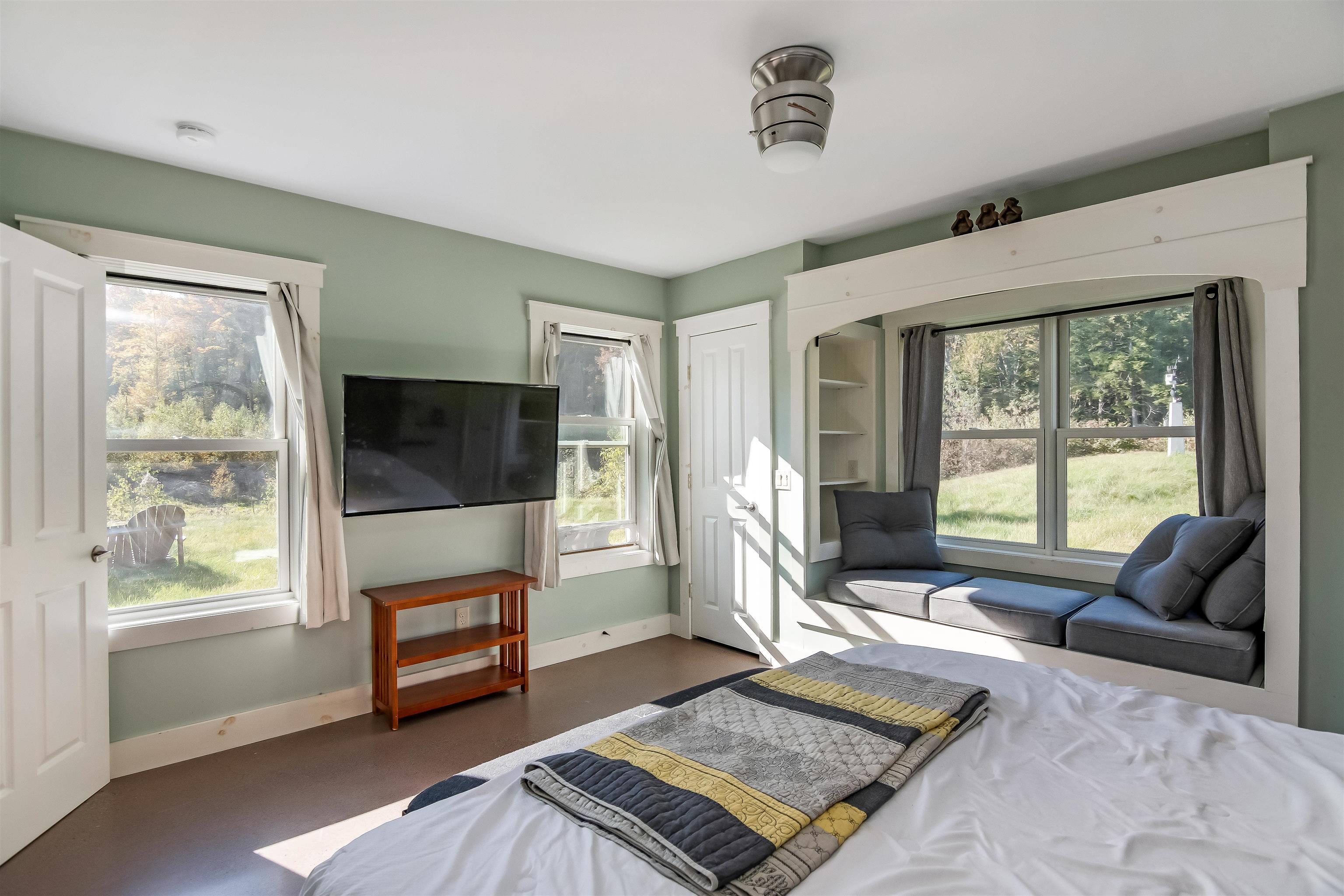 580 Moren Loop Morristown, VT 05661 - Photo 9 of 35