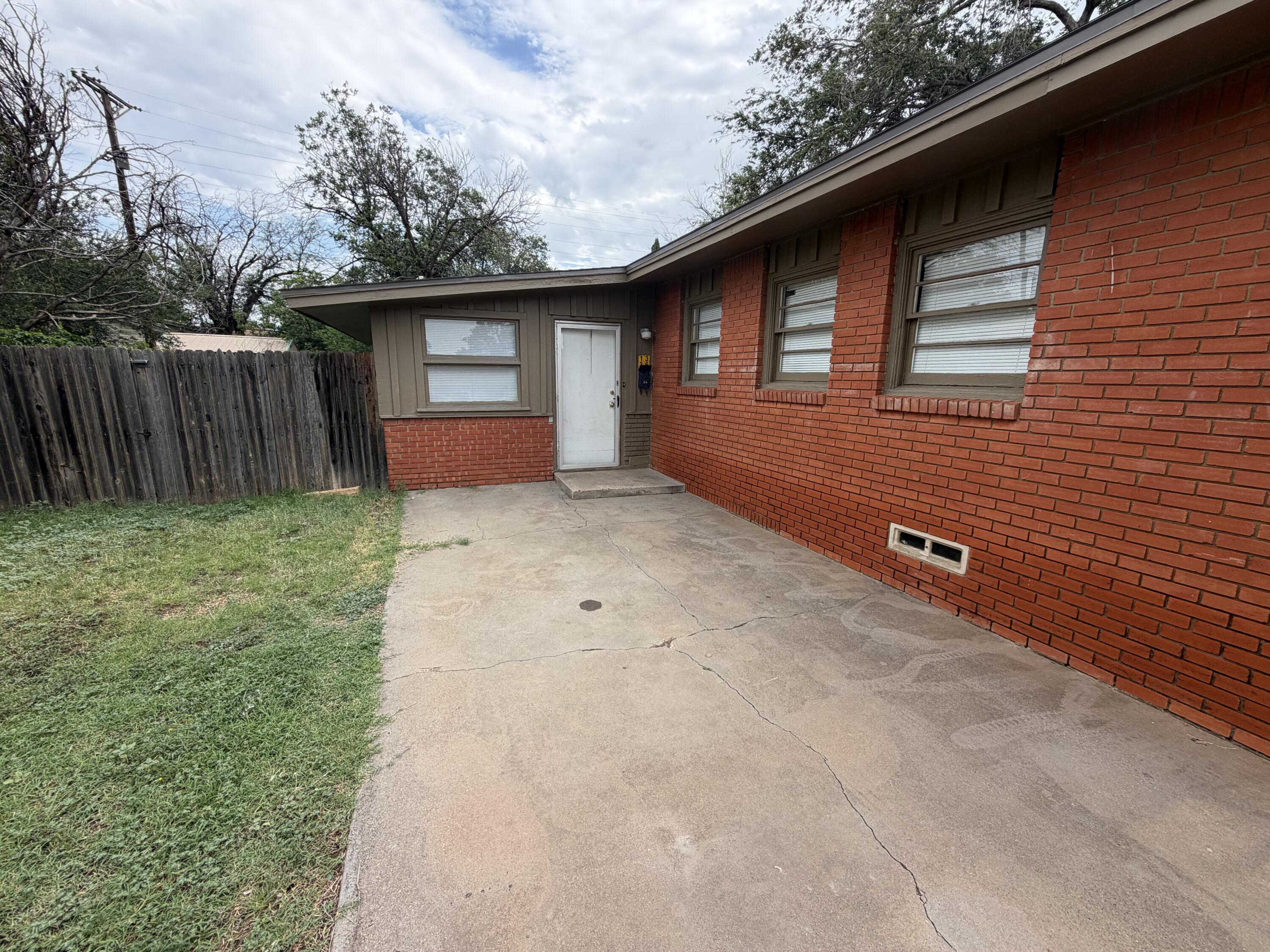 1336 60th Street Lubbock, TX 79412 - Photo 2 of 23 IMG_5061