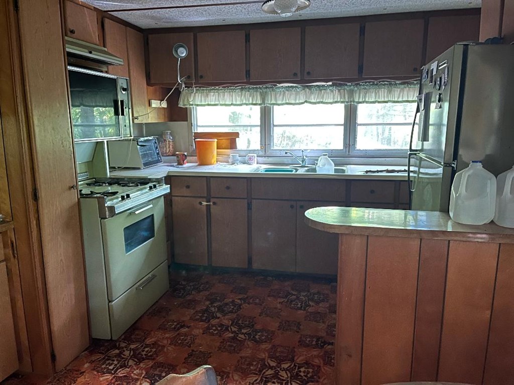 304 Upper Lease Road West Hickory, PA 16370 - Photo 8 of 25