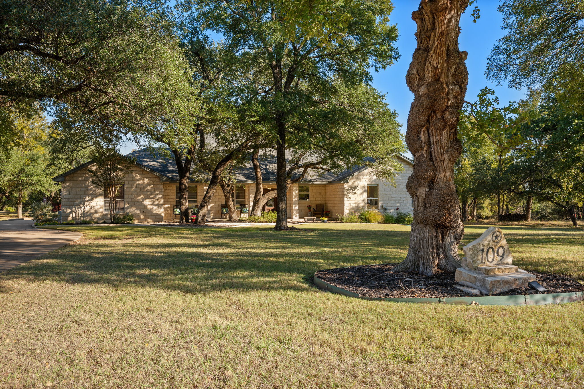 109 Ridge View Drive Georgetown, TX 78628 - Photo 8 of 40