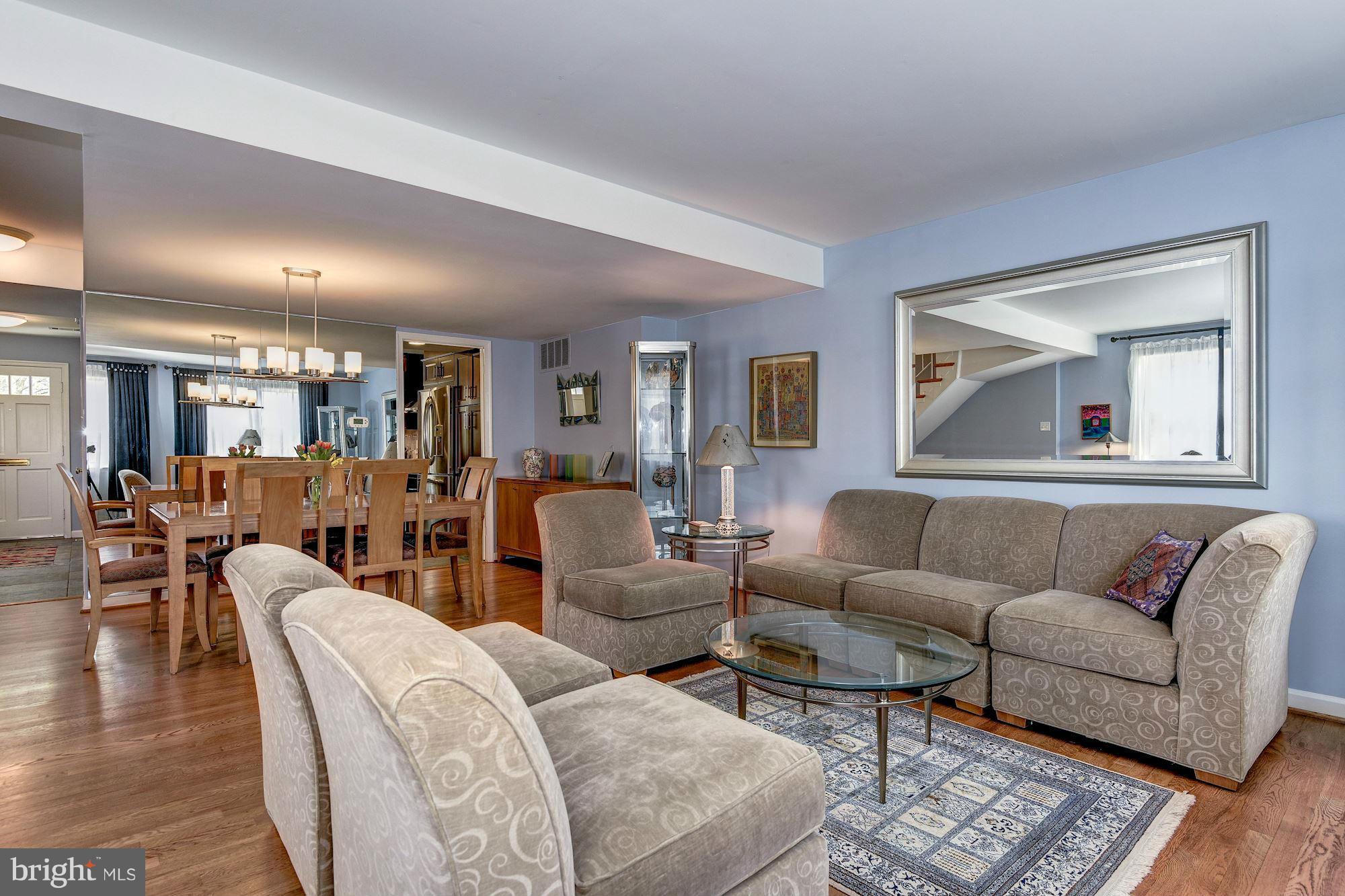 3901 Chain Bridge Road Fairfax, VA 22030 - Photo 11 of 30 Living Room