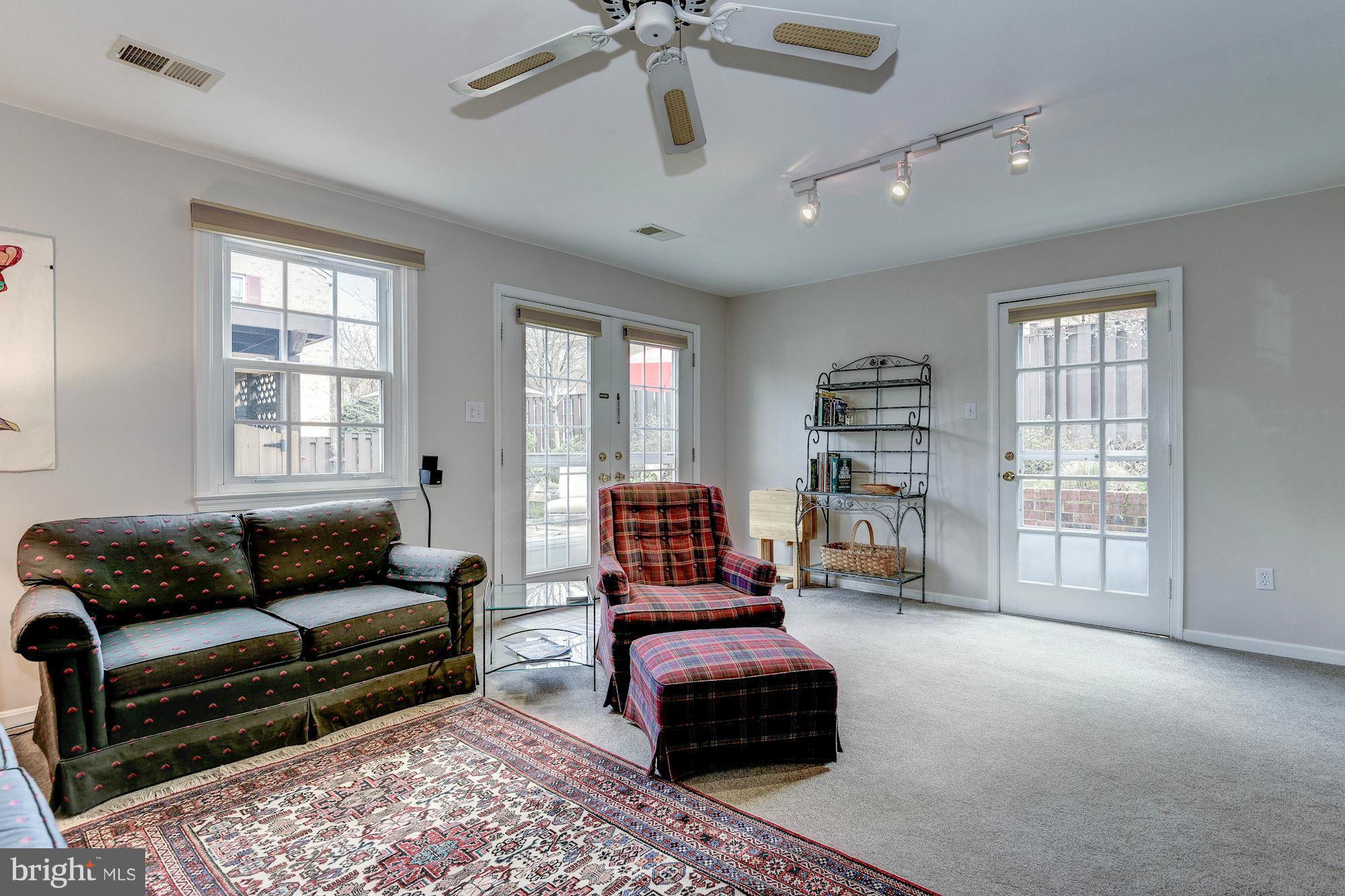 3901 Chain Bridge Road Fairfax, VA 22030 - Photo 23 of 30 Family Room