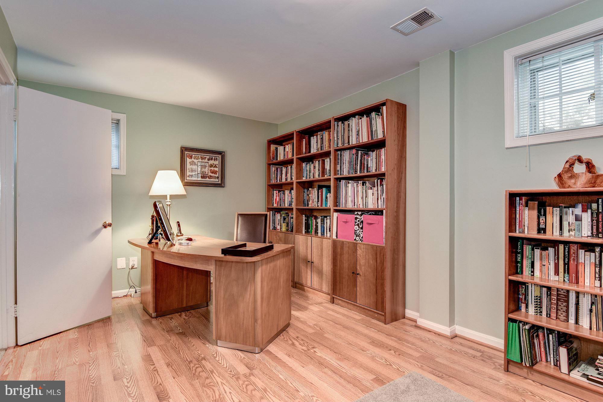 3901 Chain Bridge Road Fairfax, VA 22030 - Photo 25 of 30 Bedroom