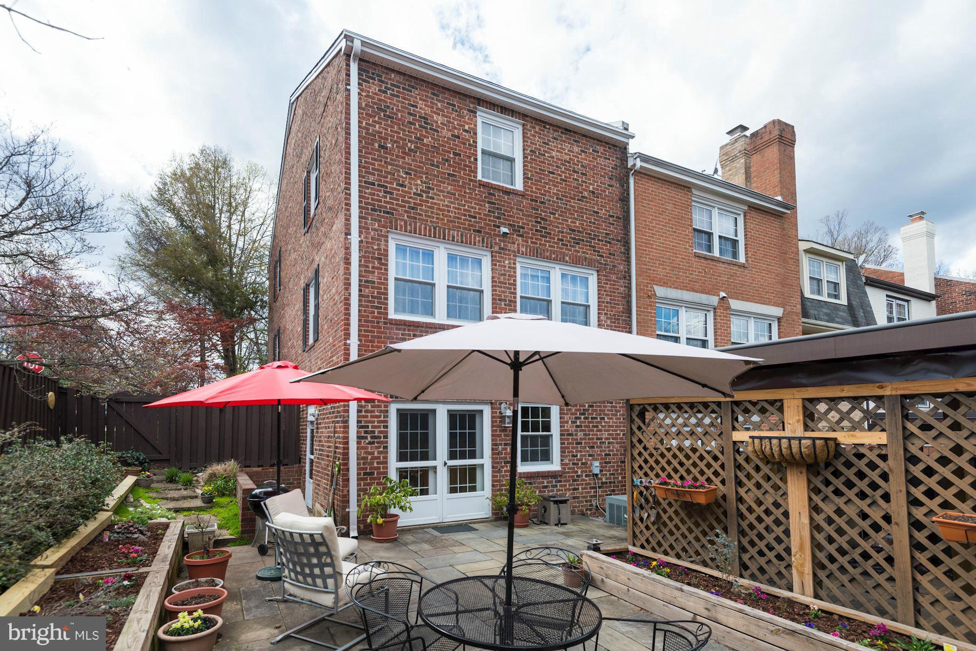 3901 Chain Bridge Road Fairfax, VA 22030 - Photo 29 of 30 Exterior (Rear)