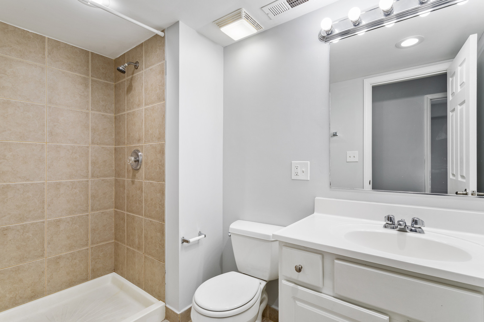 2451 West Howard Street, Unit 511 Chicago, IL 60645 - Photo 11 of 15