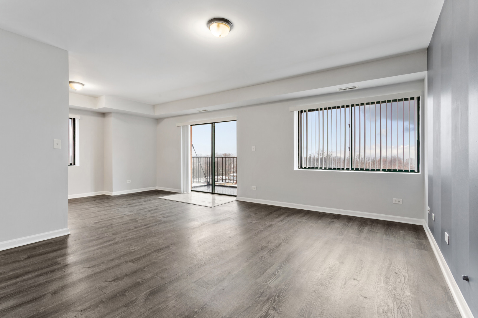 2451 West Howard Street, Unit 511 Chicago, IL 60645 - Photo 2 of 15