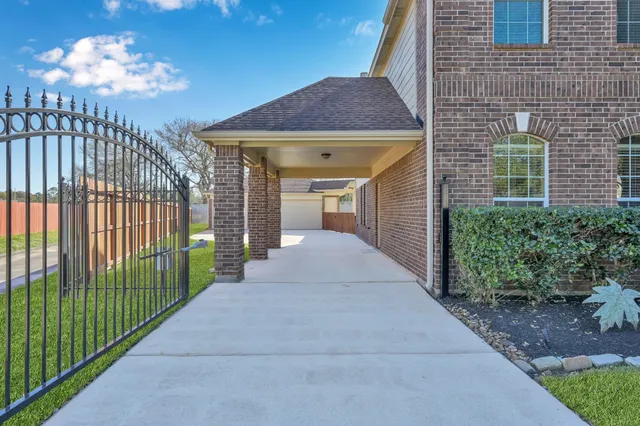 $565,000 | 18302 Glenn Haven Estates Drive, Spring, TX 77379