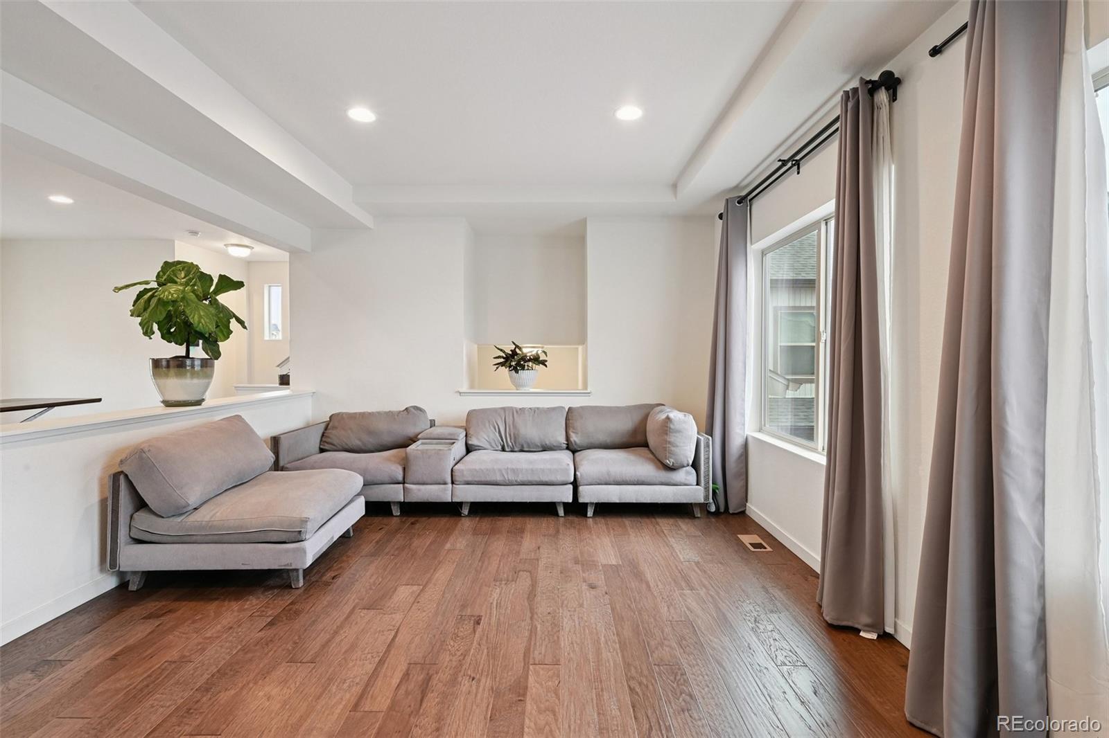 5442 Danube Street Denver, CO 80249 - Photo 5 of 30