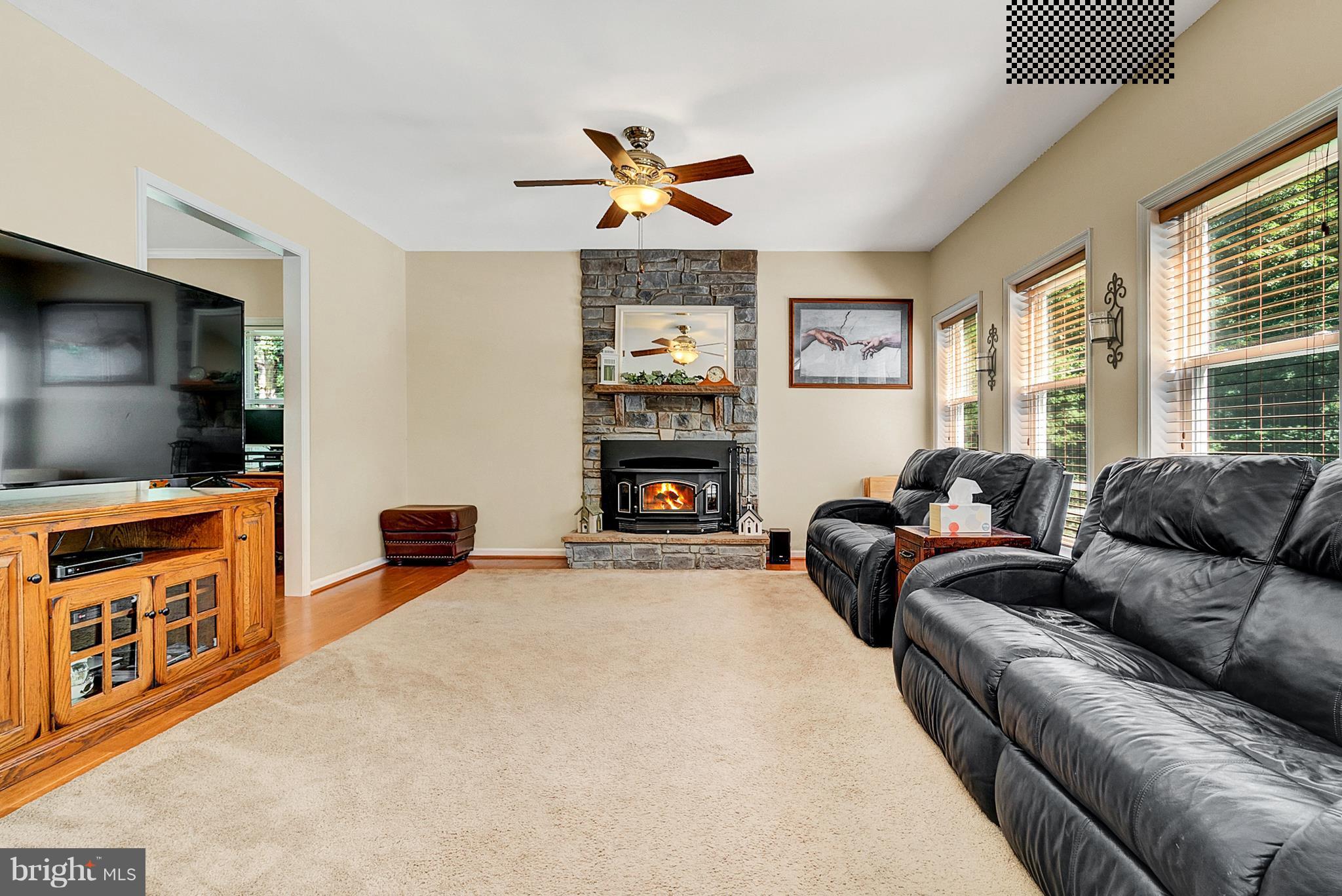 5471 Keyser Road Hume, VA 22639 - Photo 7 of 28 Living Room