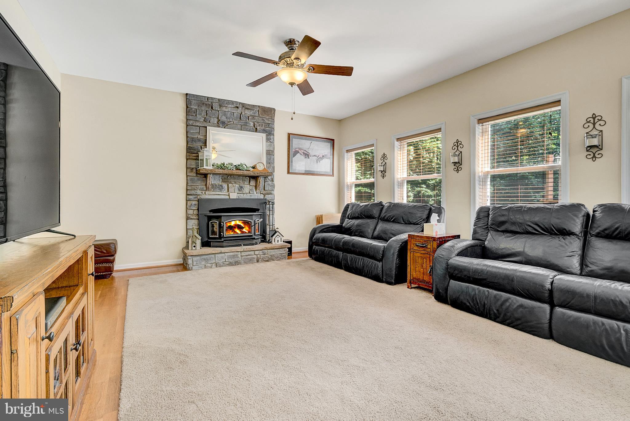 5471 Keyser Road Hume, VA 22639 - Photo 9 of 28 Living Room