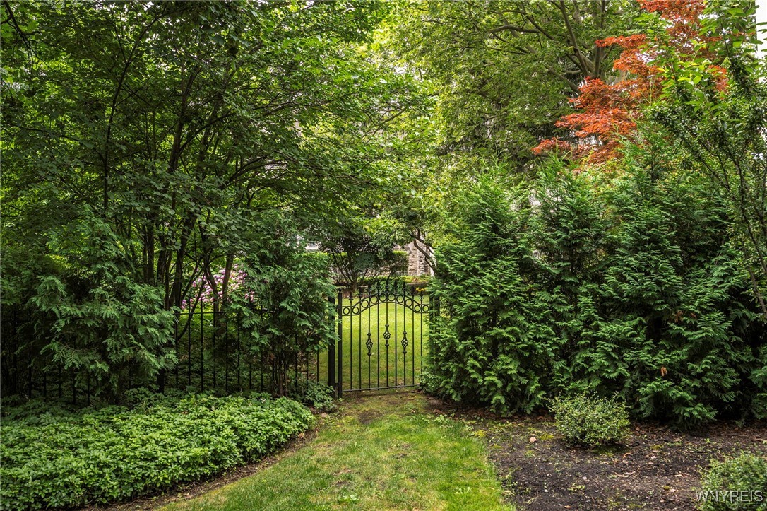 331 Depew Avenue Buffalo, NY 14214 - Photo 34 of 49