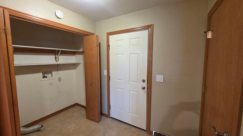 4725 Fox Grove Road Sheboygan, WI 53081 - Photo 10 of 41 Laundry _ Garage Entry