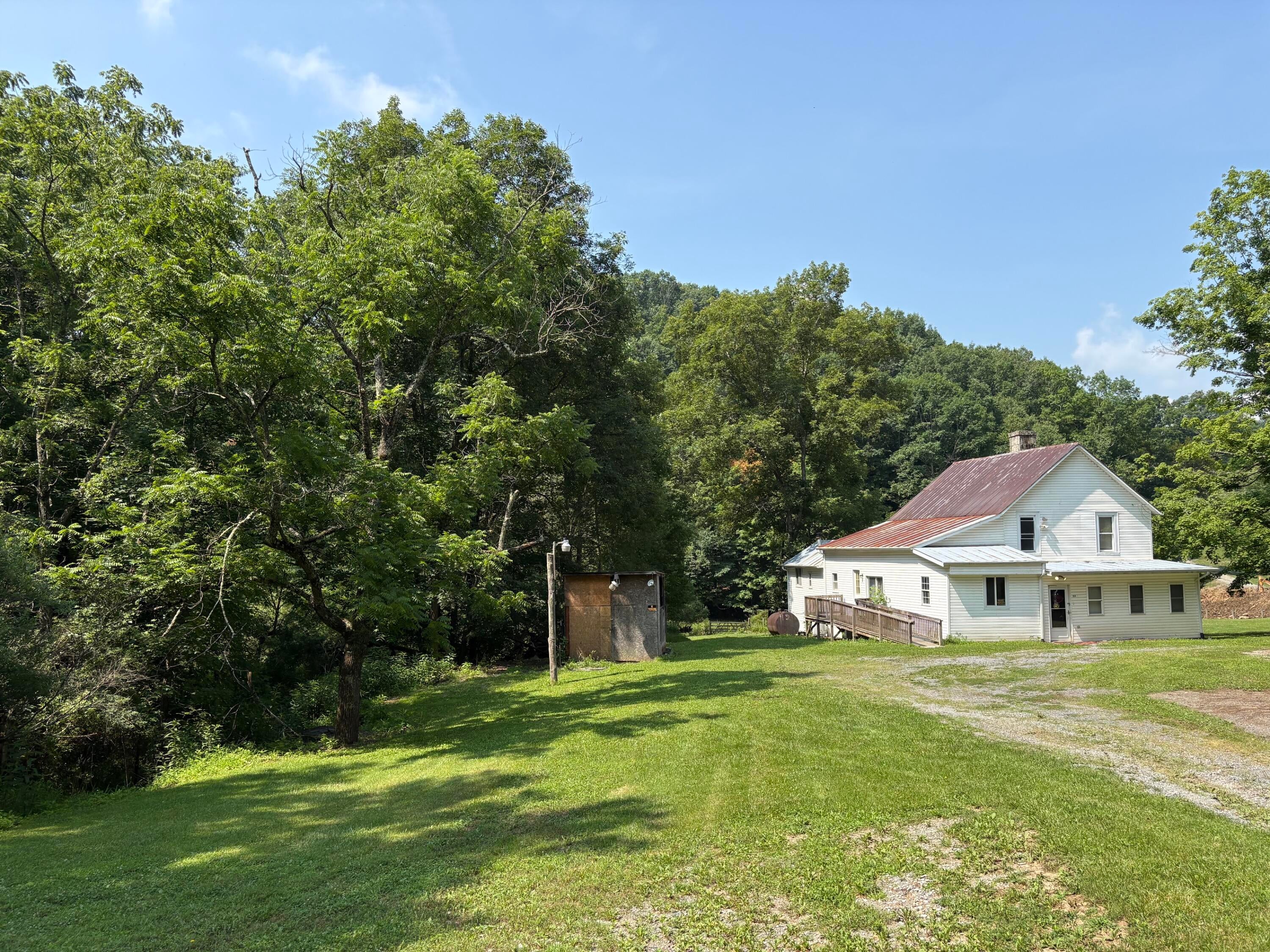 1514 Hartsook Road Crawley, WV 24931 - Photo 1 of 40 Gallery Image 1