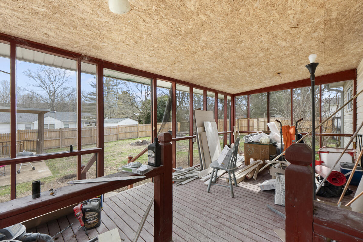 3089 Chattanooga Valley Road Flintstone, GA 30725 - Photo 16 of 29 Screened in Back Porch