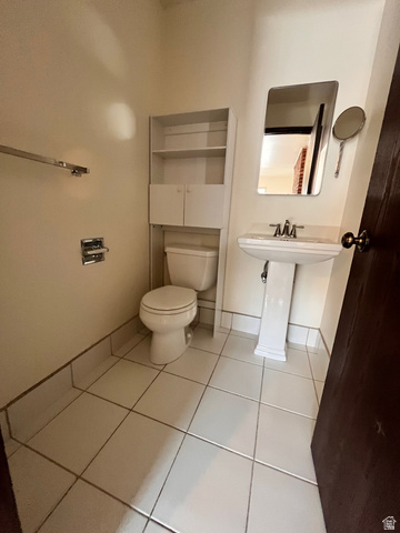5101 Emigration Canyon Road Salt Lake City, UT 84108 - Photo 13 of 33 East Side Master 1/2 Bathroom with a pedestal sink with an integrated basin, paired with a wall-mounted mirror