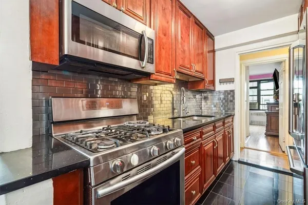 $375,000 | 2835 Webb Avenue, Unit 6C | Kingsbridge Heights