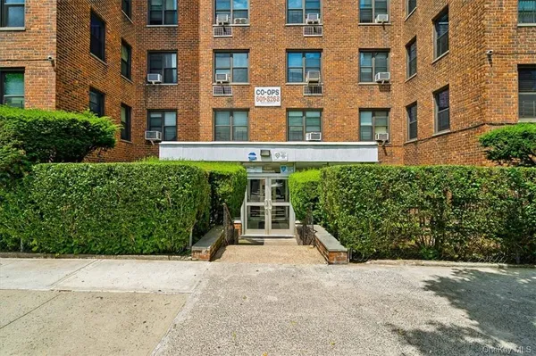 $375,000 | 2835 Webb Avenue, Unit 6C | Kingsbridge Heights