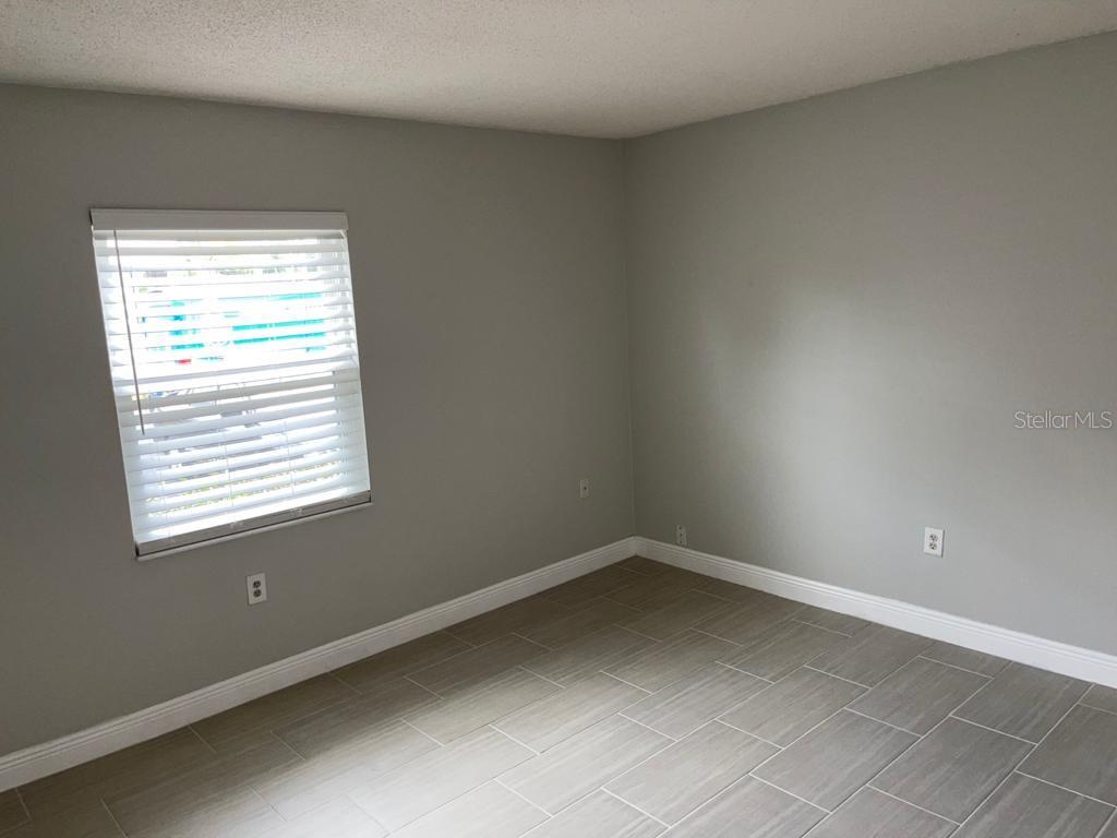 5325 Curry Ford Road, Unit B101 Orlando, FL 32812 - Photo 14 of 22 a room that has a window in it