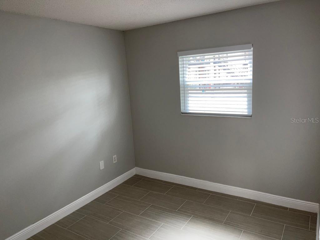 5325 Curry Ford Road, Unit B101 Orlando, FL 32812 - Photo 15 of 22 an empty room with a window