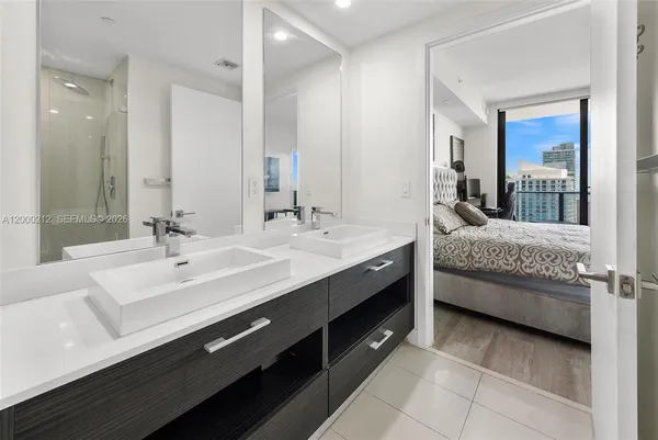 $6,500 | 45 Southwest 9th Street, Unit 4006, Miami, FL 33130