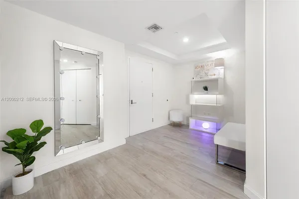 $6,500 | 45 Southwest 9th Street, Unit 4006, Miami, FL 33130