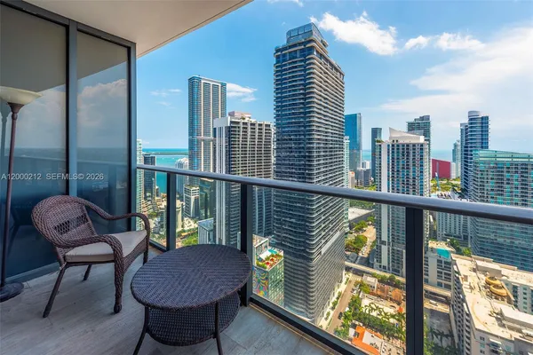 $6,500 | 45 Southwest 9th Street, Unit 4006, Miami, FL 33130