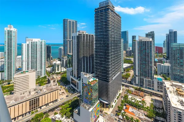 $6,500 | 45 Southwest 9th Street, Unit 4006, Miami, FL 33130